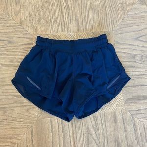 True navy lululemon low rise 2.5” hottie hot shorts size 2